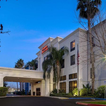 Hampton Inn & Suites Tulare Exterior foto